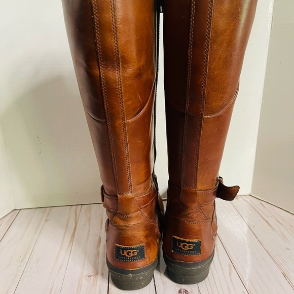 UGG AUSTRALIA LEATHER BOOTS - Picture 4 of 13